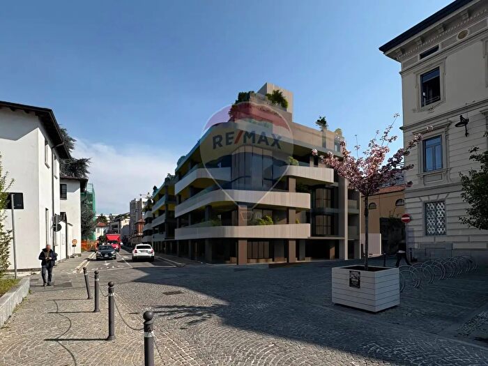 Appartamento quadrilocale in vendita in Via Mons Paolo Borroni, Busto Arsizio