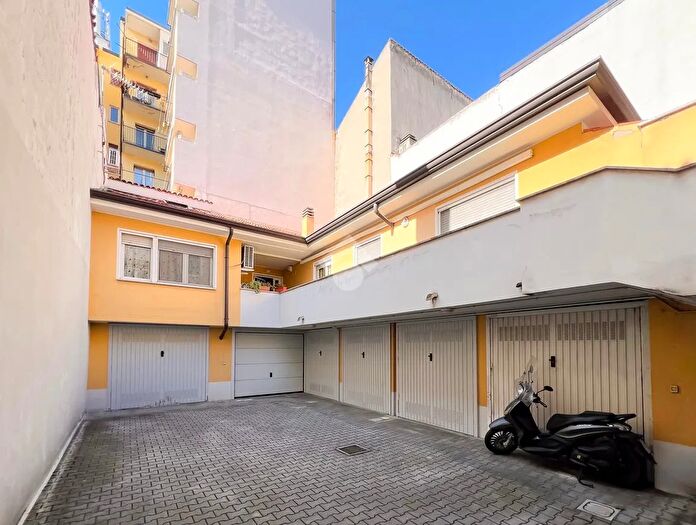 Appartamento con 5 locali in vendita in Via Enrico Toti, Trieste