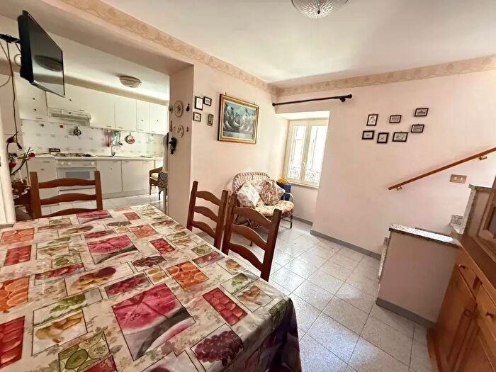 Appartamento con 5 locali in vendita in Vicolo Castelluzzo, Affile