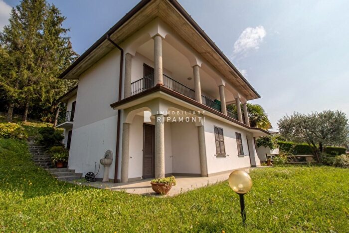 Casa con 10 locali in vendita in Via Nicolò Paganini, Torre De Busi