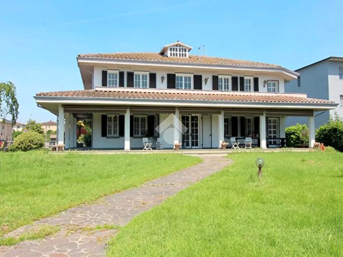 Casa con 6 locali in vendita in Via Vittorio Veneto, Salerano Sul Lambro
