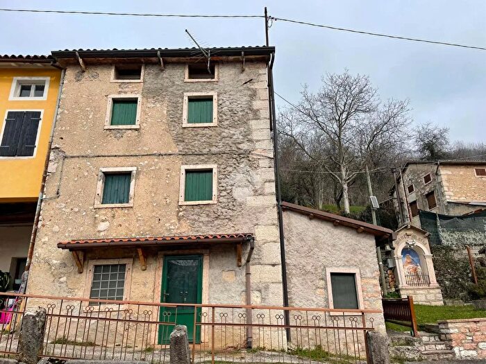 Casa trilocale in vendita in Contrada Colpi, Lusiana Conco