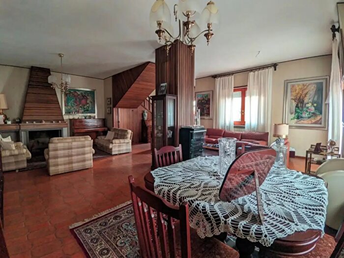 Casa con 5 locali in vendita in Oristano