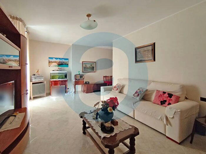 Appartamento quadrilocale in vendita in Via Lenoci, Polignano A Mare