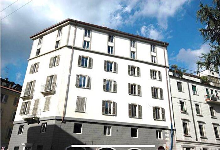 Appartamento trilocale in affitto in Via Ausonio, Corso Genova, Milano