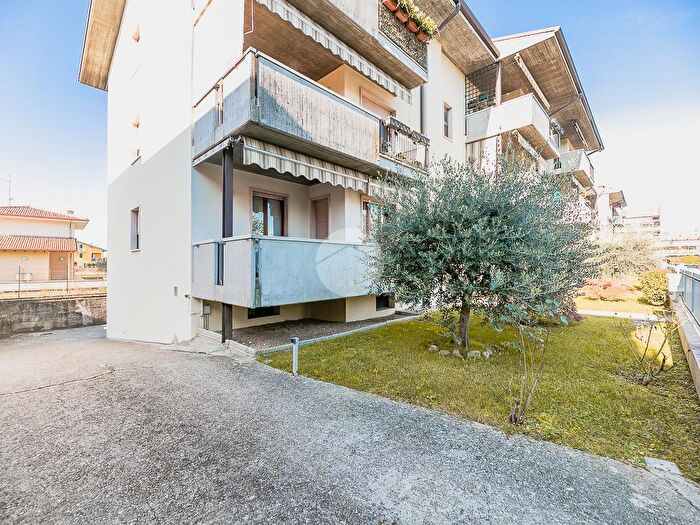 Appartamento con 5 locali in vendita in Via Adda, Sona