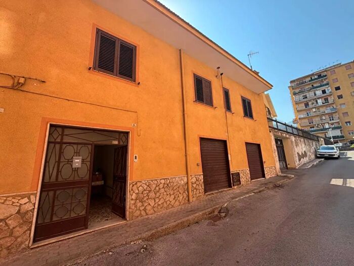 Casa con 6 locali in vendita in Via Marco Polo, Angri