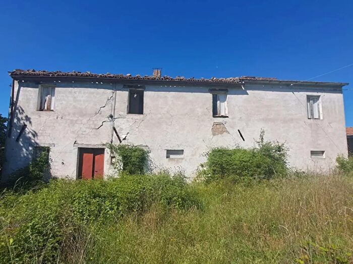 Casa con 6 locali in vendita in Via Follonica Snc, San Paolo Di Jesi