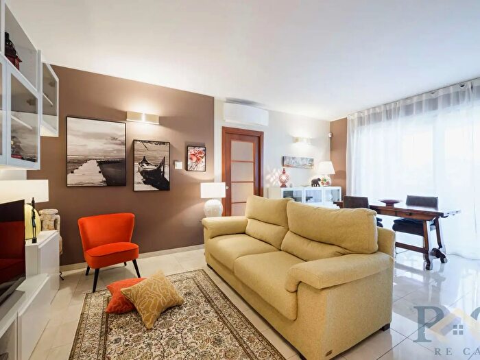 Appartamento trilocale in vendita in Via Zanetto Bugatto, Milano