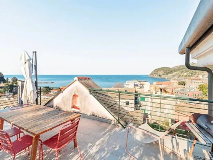 Appartamento trilocale in vendita in Salita Madonna della Costa, Levanto