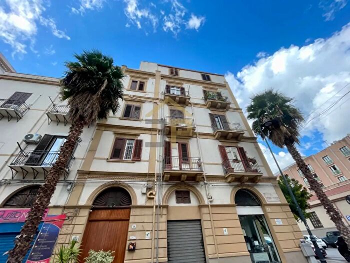 Appartamento bilocale in vendita in Via Ximenes, Palermo