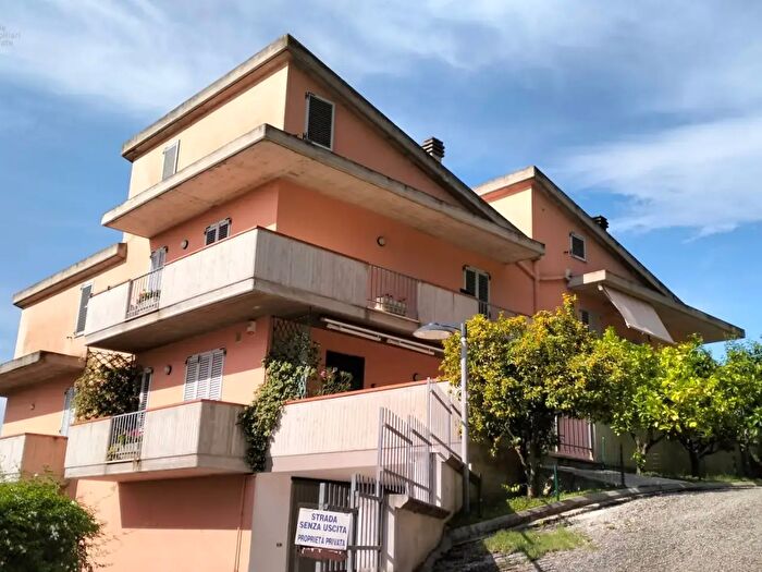 Casa con 6 locali in vendita in Via Bocconi, Cupra Marittima