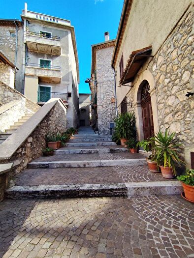 Appartamento bilocale in vendita in Via Vittorio Emanuele, Vico Nel Lazio