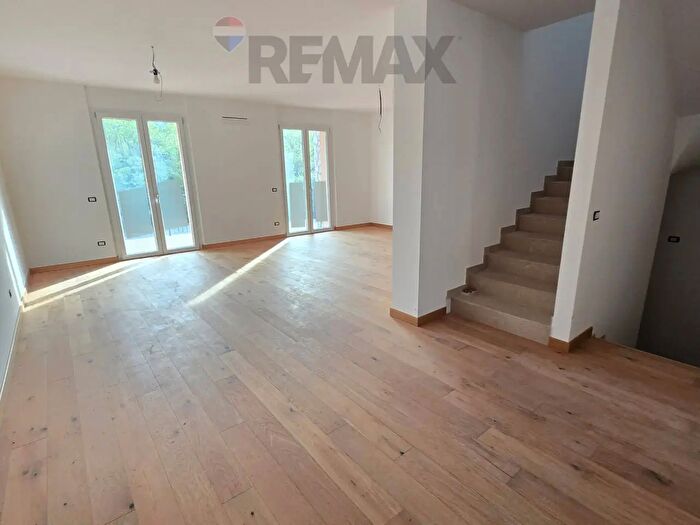 Casa con 8 locali in vendita in San Marino