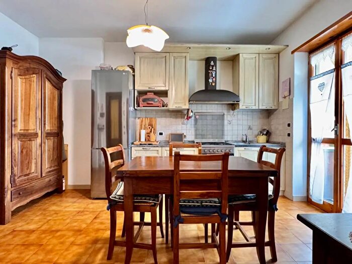 Appartamento quadrilocale in vendita in Via IV Novembre, Frabosa Sottana