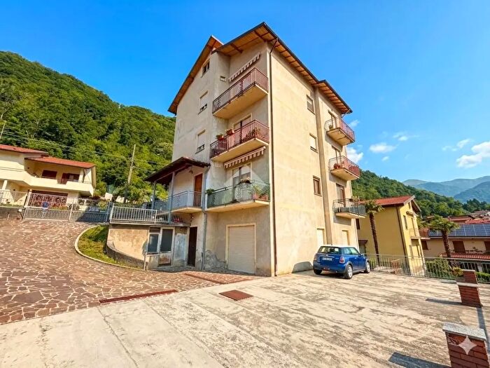 Appartamento quadrilocale in vendita in Via Italia, Airuno