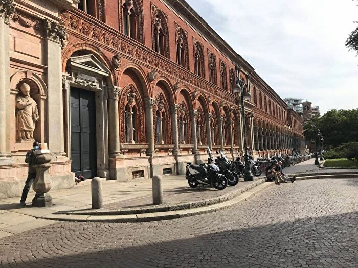 Appartamento trilocale in affitto in Via Festa del Perdono, Missori, Milano