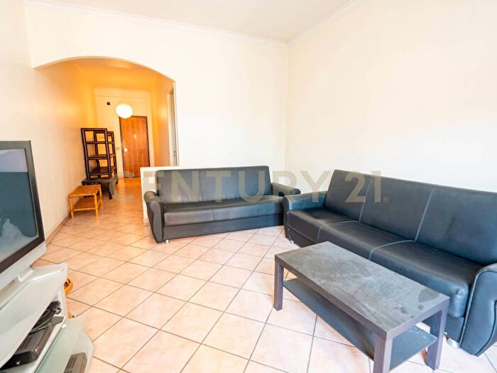 Appartamento trilocale in affitto in Via Oliveto Scammacca, Province Veneto, Catania