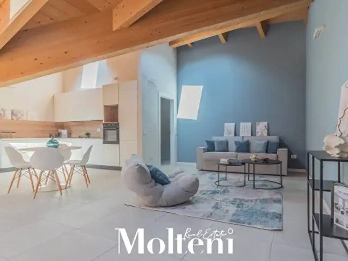 Appartamento trilocale in vendita in Piazza Santa Marta, Bellano