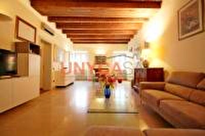 Appartamento trilocale in affitto in Via San Pietro Incarnario, Centro Storico, Verona