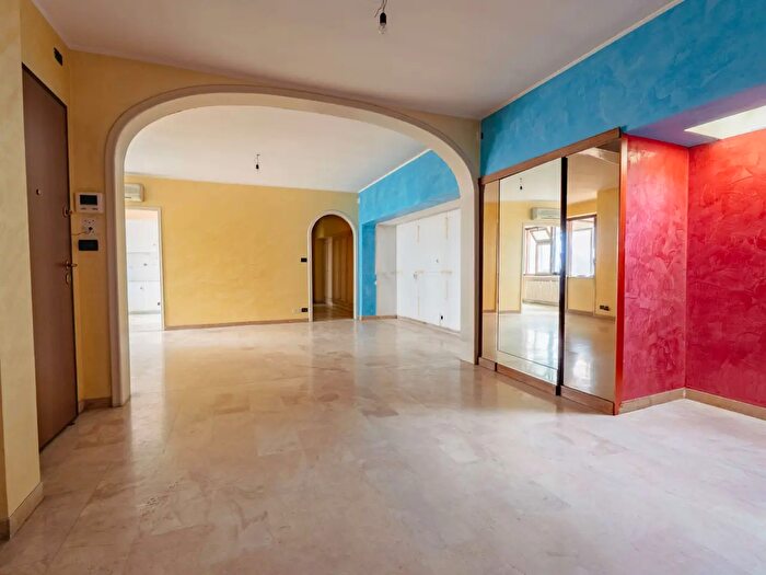 Appartamento con 5 locali in vendita in Via Osasco, Torino