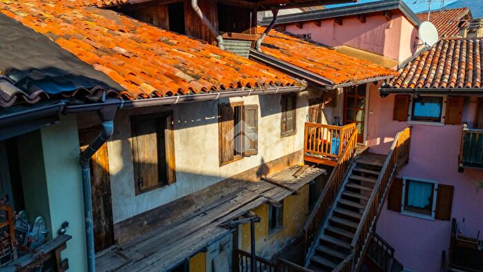 Casa con 20 locali in vendita in Via Novembre, Volano