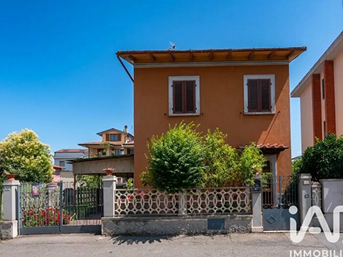 Casa con 7 locali in vendita in Via Via San Giusto, Campi Bisenzio