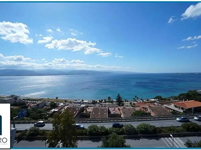 Appartamento con 9 locali in vendita in Via Panoramica dello Stretto, Messina