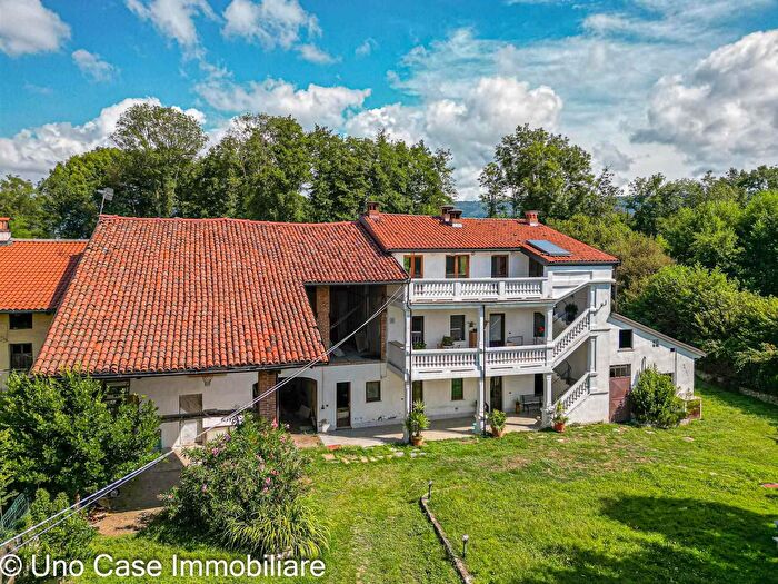 Casa con 6 locali in vendita in Canton Stimozzo Ivrea, Ivrea