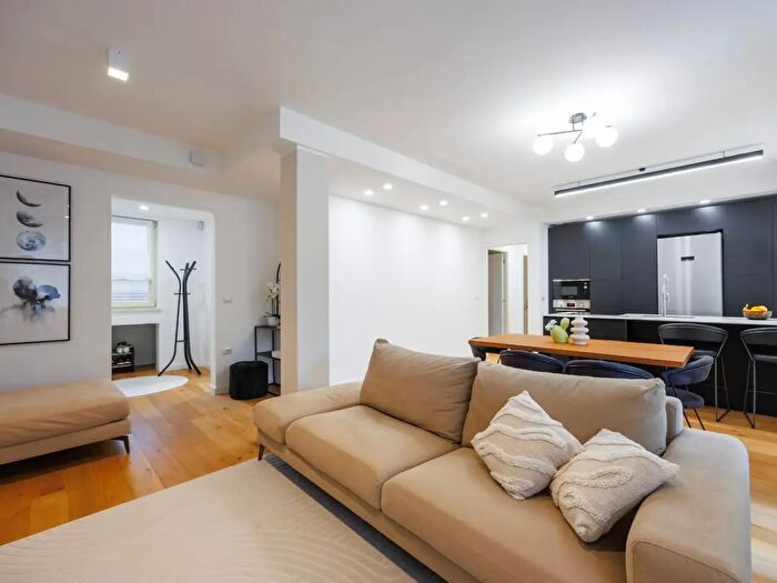 Appartamento con 6 locali in vendita in Via San Marco, Chivasso