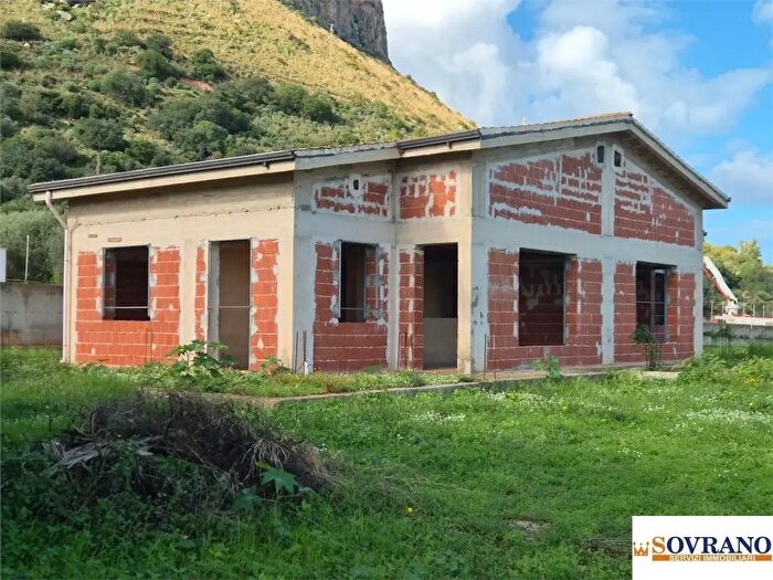 Casa quadrilocale in vendita in Carini