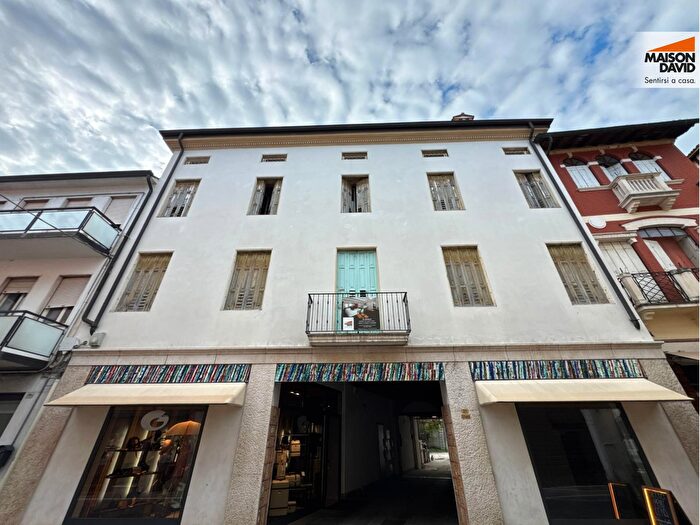 Casa con 7 locali in vendita in Corso Matteotti, Arzignano