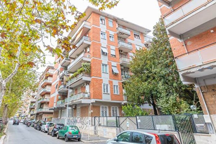 Appartamento quadrilocale in vendita in Viale Anicio Gallo, Roma