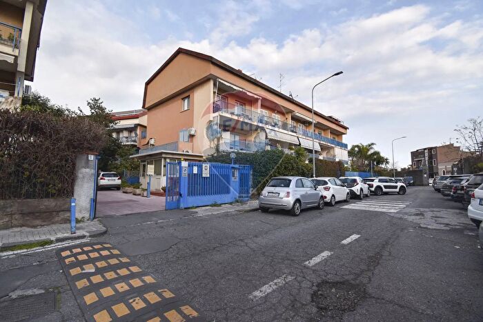 Appartamento con 8 locali in vendita in Via Giacomo Leopardi, SantAgata Li Battiati