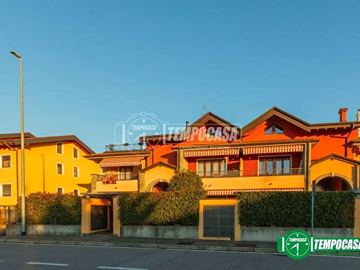 Appartamento trilocale in vendita in Via Filippo Tommaso Marinetti, Magnago