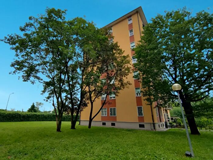 Appartamento trilocale in vendita in Via Quinto Romano, Milano