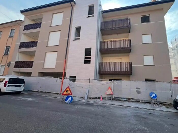 Appartamento con 6 locali in vendita in Via IV Novembre, Piacenza