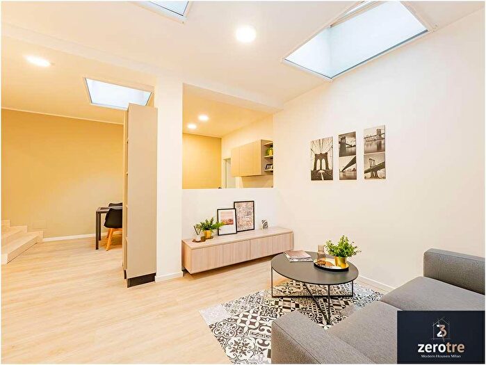 Appartamento quadrilocale in vendita in Via Reina, Milano