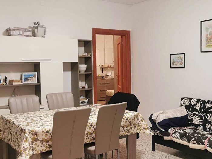 Appartamento trilocale in affitto in VIA CAIROLI, Centro, Varazze