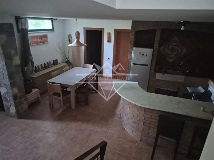 Casa con 7 locali in affitto in Castelnuovo Magra