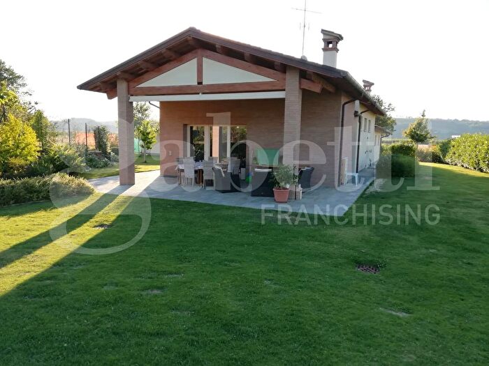 Casa quadrilocale in vendita in Faenza