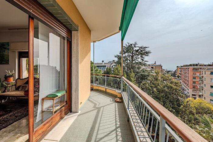 Appartamento con 8 locali in vendita in Via dei Tassorelli, Genova