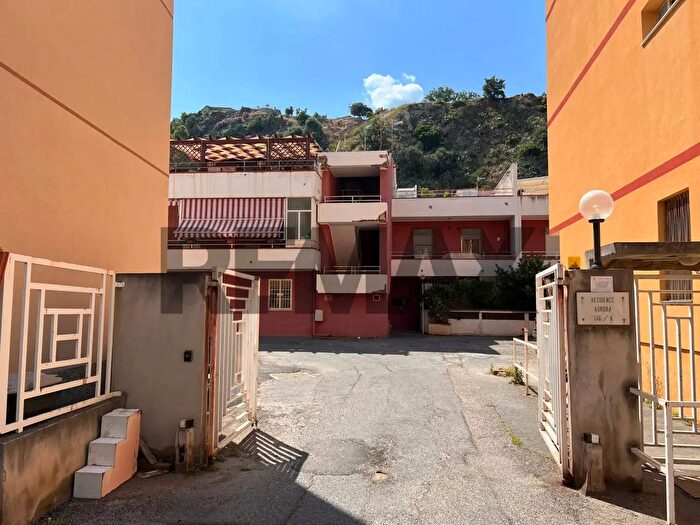 Appartamento con 5 locali in vendita in Via Nazionale Santa Margherita, Messina