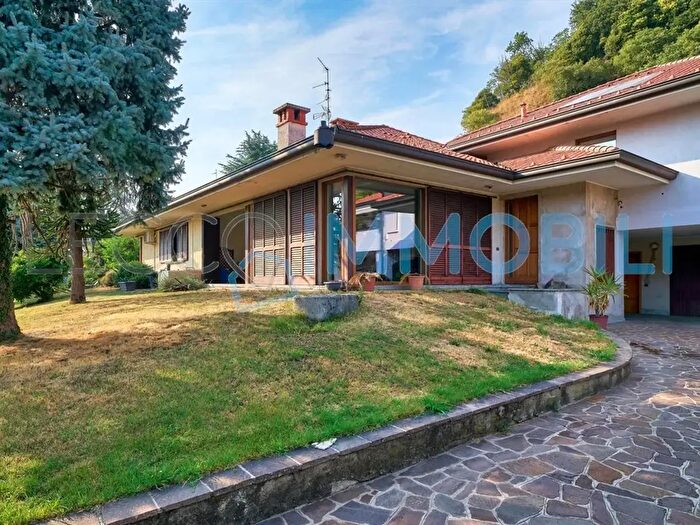 Casa trilocale in vendita in Via Garibaldi, Sirone