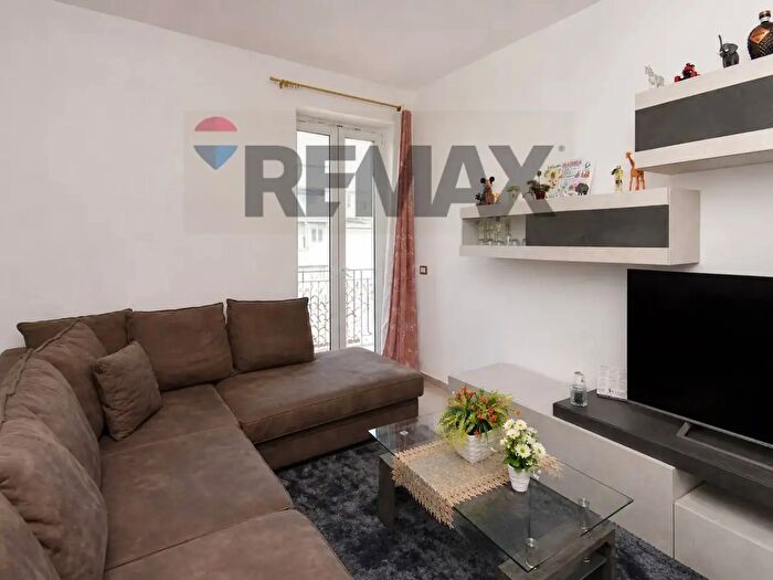 Casa con 10 locali in vendita in Via Enrico Campisano, Catania