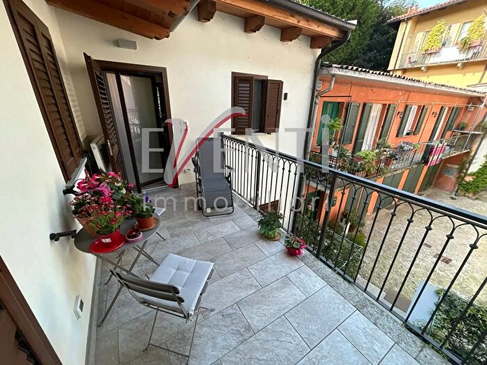 Appartamento trilocale in affitto in Via Vicolo Bernezzo, Pinerolo