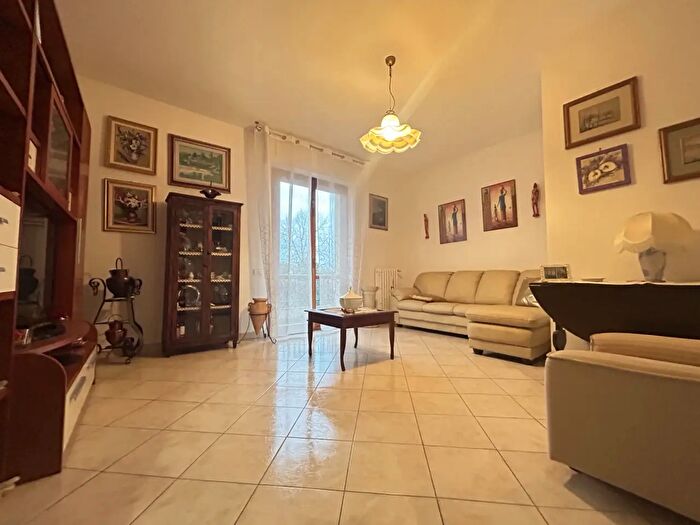 Appartamento con 5 locali in vendita in Via dellAlloro, Prato