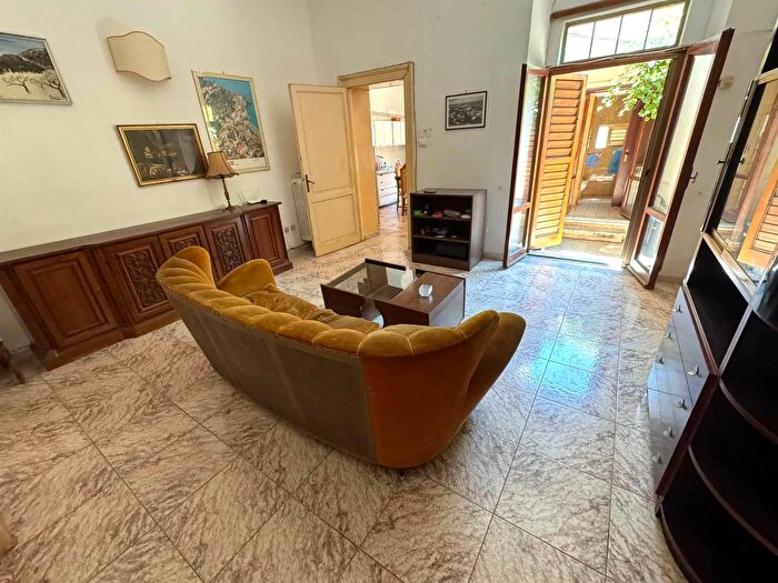 Appartamento con 5 locali in affitto in Catanzaro