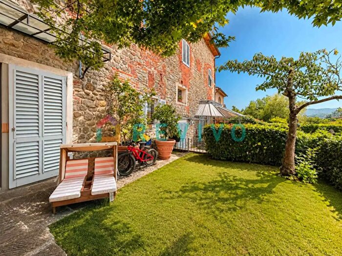 Casa con 10 locali in vendita in Pistoia