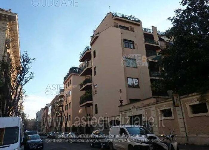Appartamento con 5 locali in vendita in Via Giuseppe Pisanelli, Roma
